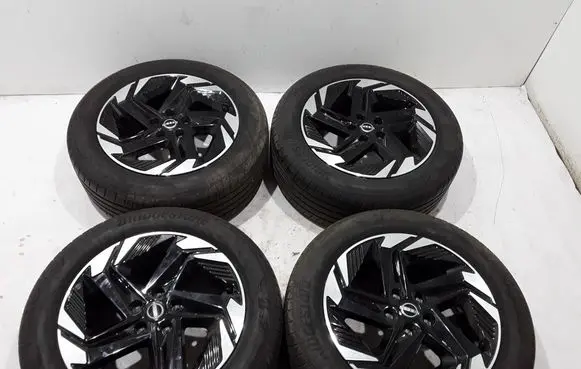 Nissan Qashqai J12 R18 alloy rim 
