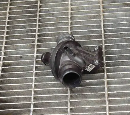 BMW 3 F30 F35 F31 Thermostat FV564001 10106811