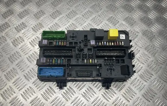 Opel Astra H Fuse module 13180775 5DK00866951