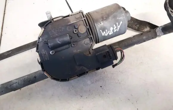 Skoda Octavia Mk2 (1Z) Wiper motor 1z1955119a 0390241754