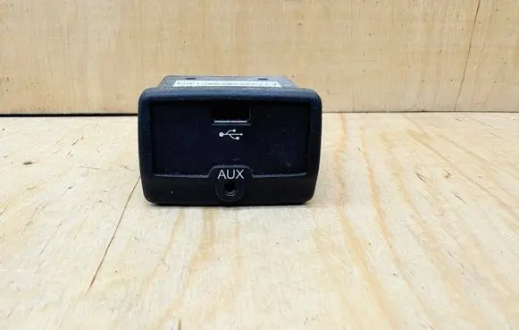Fiat 500L USB socket connector 