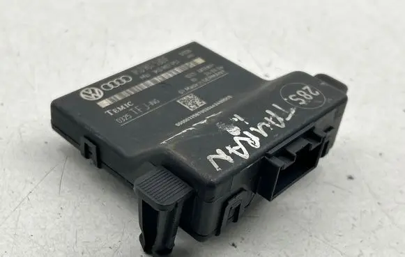 Volkswagen Golf V Gateway control module 1K0907530F 0325 1K0907951