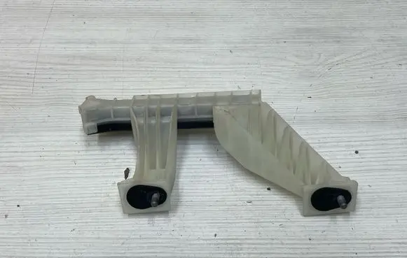 Peugeot 2008 II Front door windshield rail 9820820780