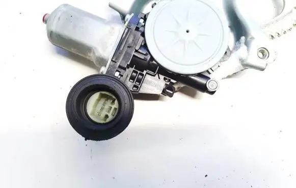 Toyota Verso-S Front door window regulator motor 8571035180 85710-35180