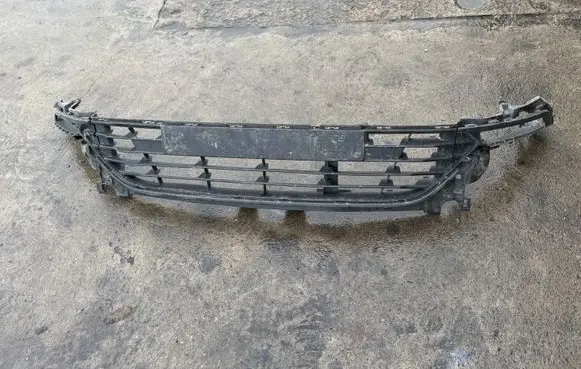 Renault Clio IV Front bumper corner part panel trim 628169950R