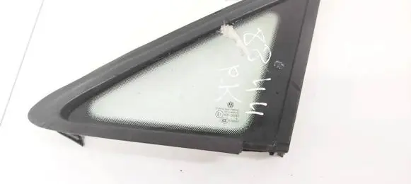 Volkswagen Touran I Front triangle window/glass 