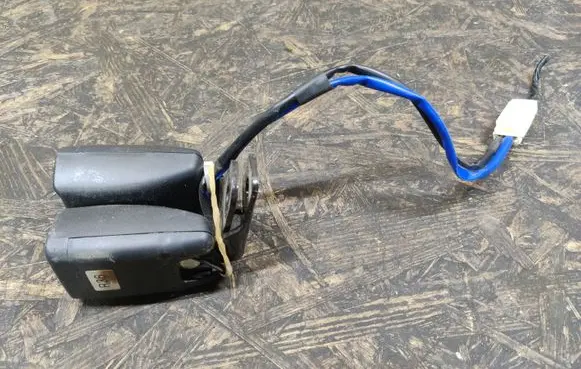 Hyundai i30 Middle seatbelt buckle (rear) 09031613