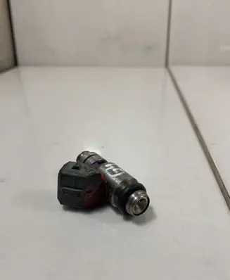 Volkswagen Golf IV Fuel injector 036031A