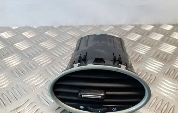 Ford Focus Dash center air vent grill 6N41A014L21