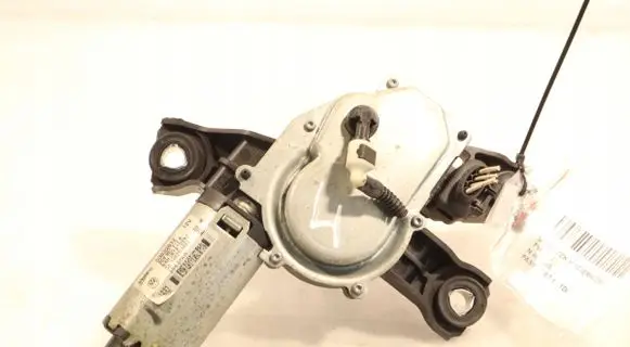 Volkswagen PASSAT B7 Rear window wiper motor 53032812
