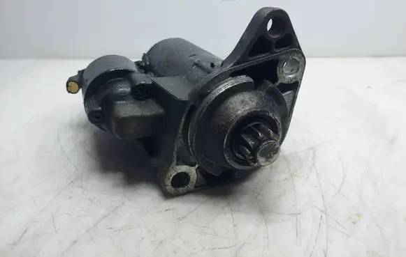 Volkswagen Golf IV Starter motor 0001121006 020911023F