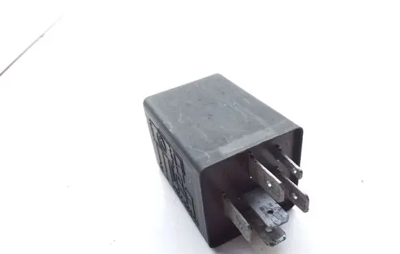 Volkswagen PASSAT B3 Hazard warning light relay 321955531A 5WK1636