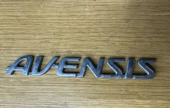Toyota Avensis T250 Manufacturers badge/model letters