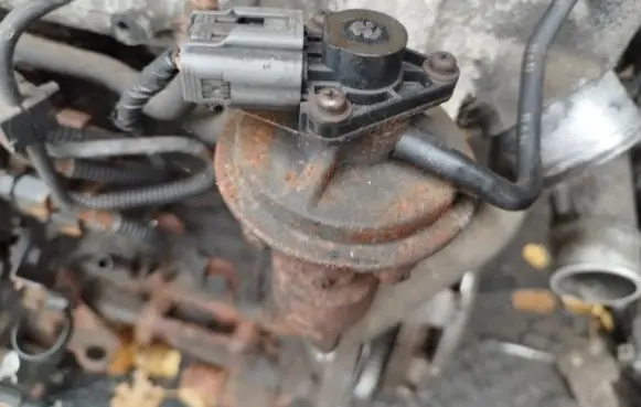 Mazda 323 F EGR valve