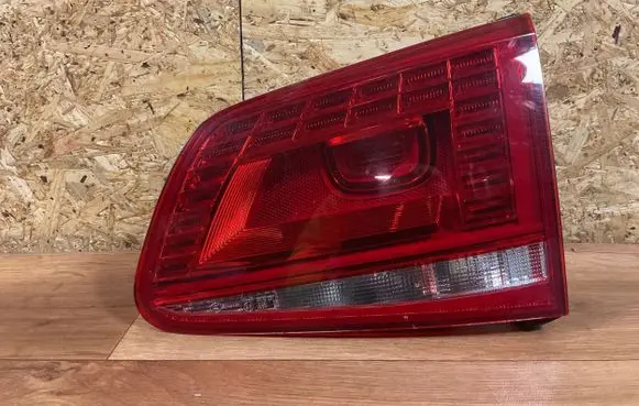 Volkswagen Touareg II Tailgate rear/tail lights 7P6945308 90011073
