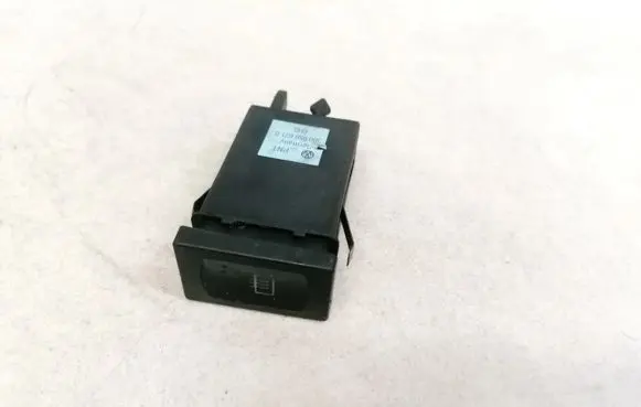 Volkswagen PASSAT B5 Windscreen/window heater switch 3B0959621B