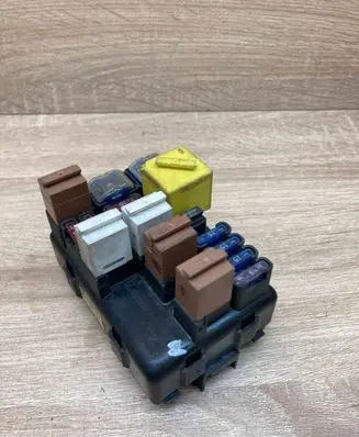 Ford Mondeo MK I Fuse module 93BG14A073AC 582101494