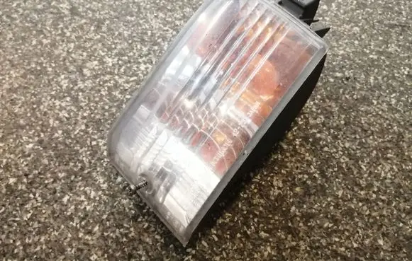 Toyota RAV 4 (XA20) Front indicator light