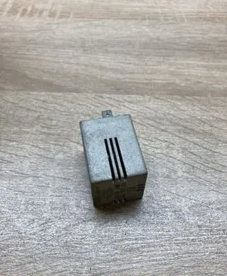 Opel Astra F Other relay 90464777 38697