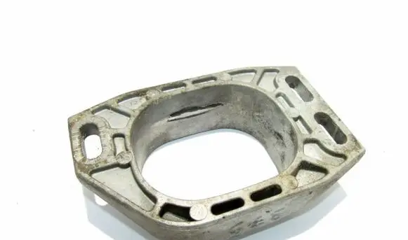Volkswagen PASSAT B5 Engine mounting bracket 8D0199335M