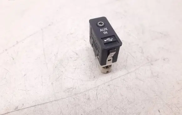 BMW 5 F10 F11 AUX in-socket connector 9129651