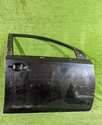 Toyota Auris E180 Front door 