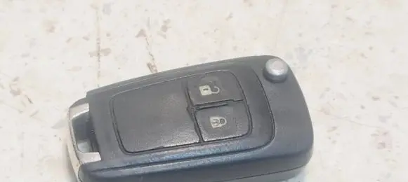 Opel Astra J Ignition key/card 