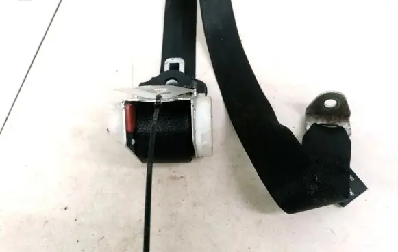 Rear seatbelt
