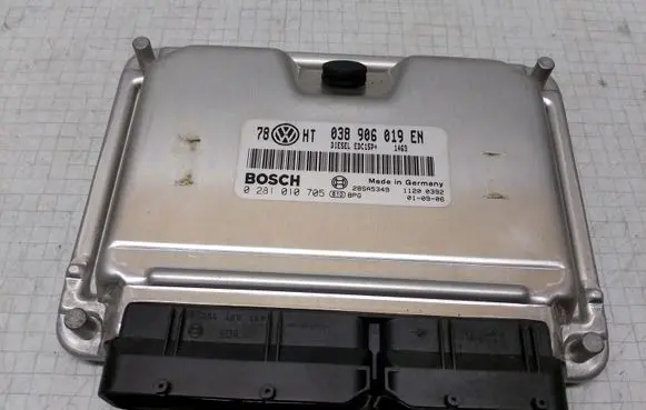 Volkswagen PASSAT B5.5 Engine control unit/module 038906019EN 0281010705
