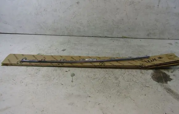 Front bumper splitter molding