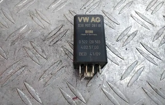 Volkswagen Transporter - Caravelle T5 Glow plug pre-heat relay 038907281B
