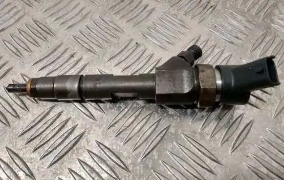 Volvo S40, V40 Fuel injector 0445110021 7700111014