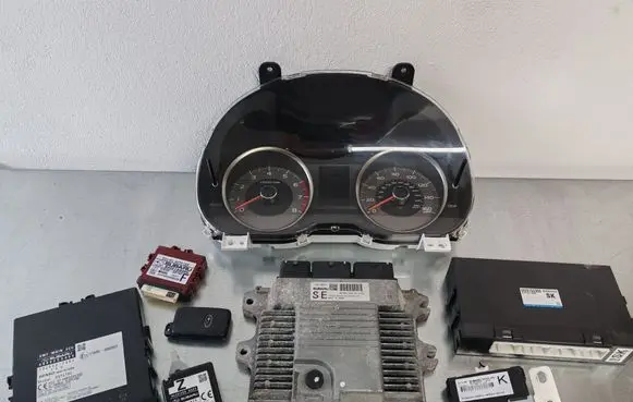 Subaru Forester SJ Engine ECU kit and lock set 22611AW081 DEF002302