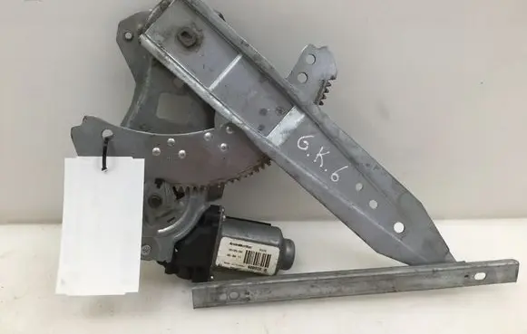 Rear door manual window regulator