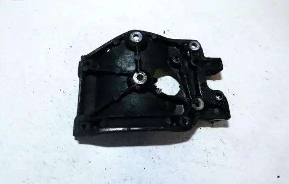 Ford Focus Engine mounting bracket