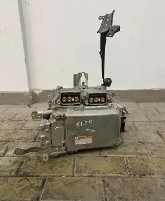 Toyota RAV 4 (XA40) Voltage converter inverter 1817320091 E630
