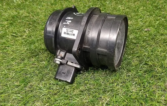 Audi A4 S4 B7 8E 8H Mass air flow meter AFH60M27