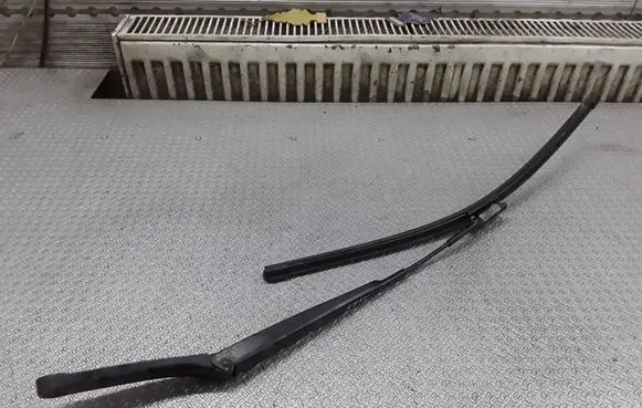 Volkswagen PASSAT B7 Windshield/front glass wiper blade 3C1955409C