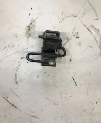 Audi A3 S3 8P Front door lower hinge 8e0831411b