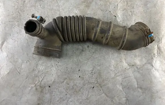 Toyota Land Cruiser (J120) Air intake duct part 