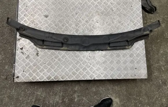BMW X1 F48 F49 Wiper trim 7301016