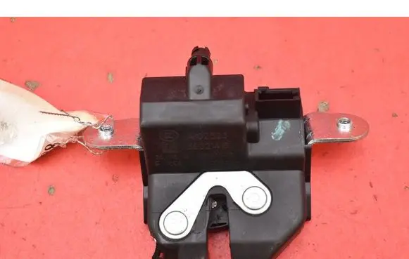 Opel Corsa E Tailgate/trunk/boot lock/catch/latch 39021416