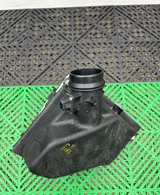 BMW 4 F36 Gran coupe Air filter box 8601677 72336579 10737810
