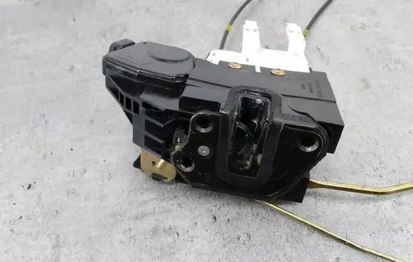 Hyundai Santa Fe Front door lock 