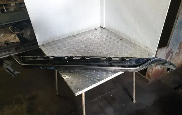 Front bumper lip