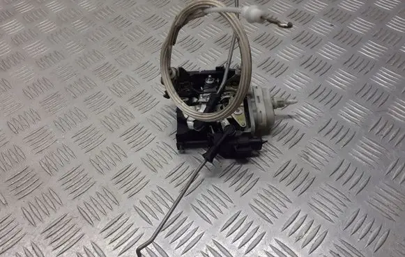 Audi A4 S4 B5 8D Front door lock 8D1837015F