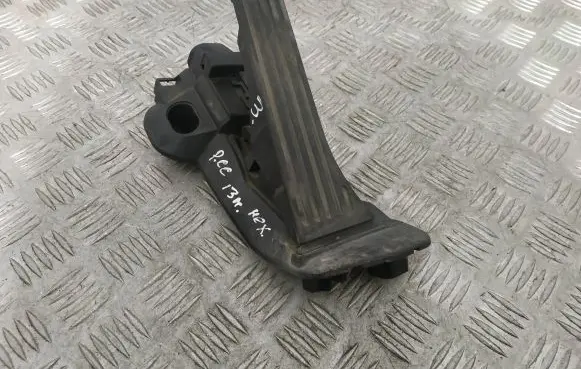 Volkswagen PASSAT CC Accelerator throttle pedal 1K2721503AJ 74390500