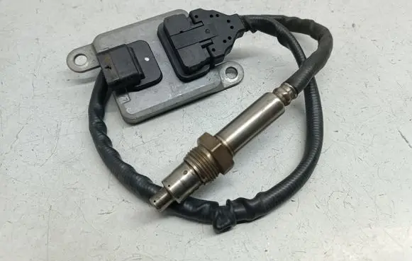 Mercedes-Benz C W205 Lambda probe sensor A0009053606 5WK96682F 0009053606