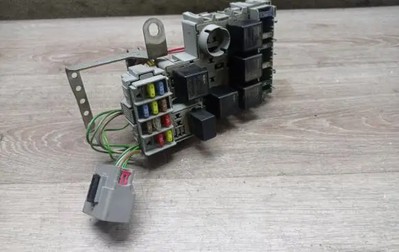Volvo S60 Fuse module 8690698