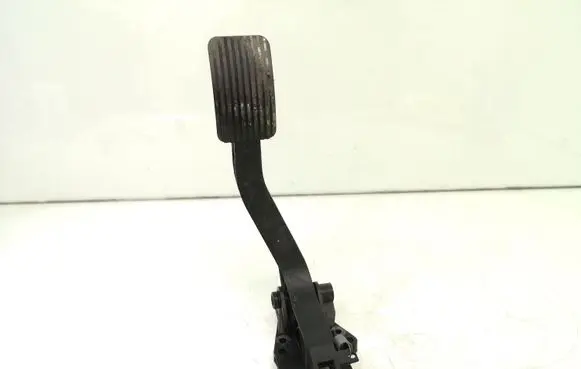 Mercedes-Benz ML W163 Accelerator throttle pedal A1633000804